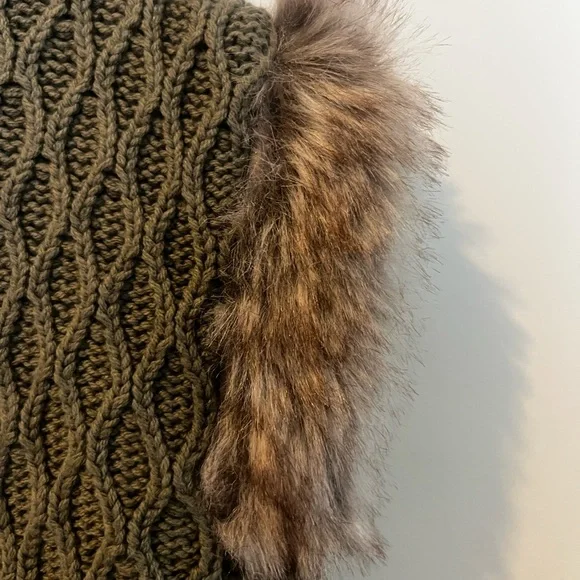 Aspen Kids Shawl/Shrug Turtleneck Sweater with Faux Fur Details Size 2T - Picture 3 of 8